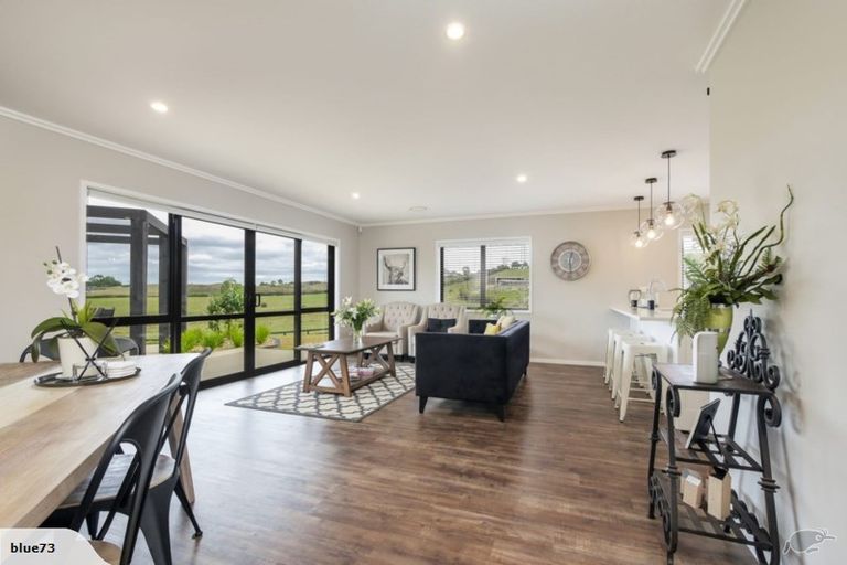 Photo of property in 24 Medhurst Road North, Bombay, 2675