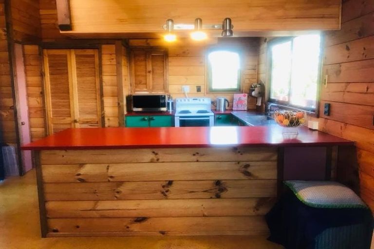 Photo of property in 76 Seaview Road, Paremata, Porirua, 5024