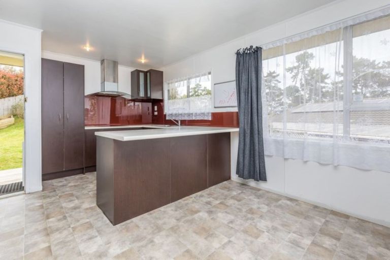 Photo of property in 48 Glenbervie Crescent, Massey, Auckland, 0614