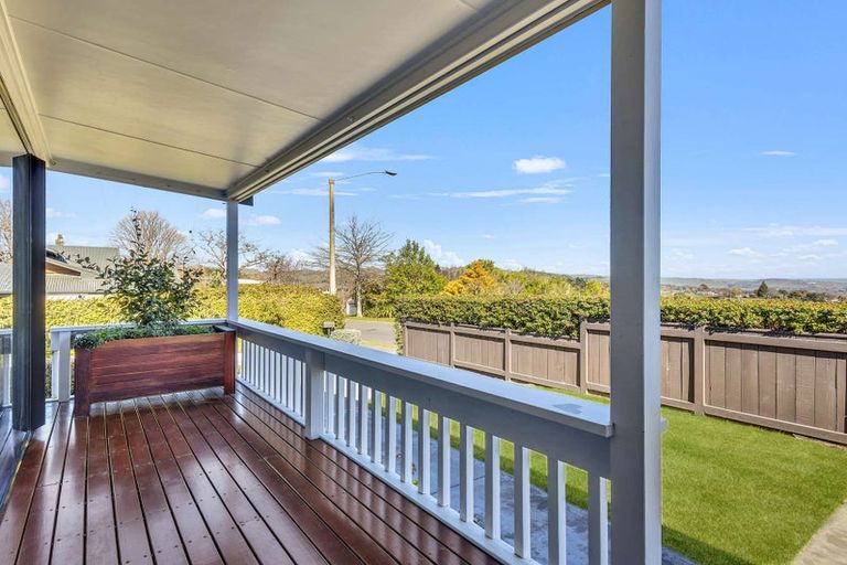 Photo of property in 37 Hikanui Drive, Havelock North, 4130