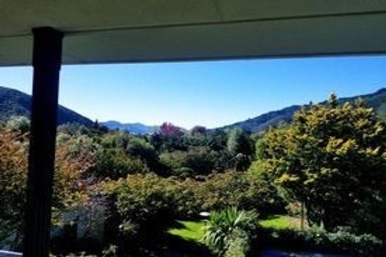 Photo of property in 7 Ranui Street, Waikawa, Picton, 7220