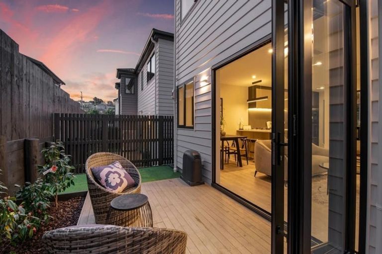 Photo of property in 3/114 Saddleback Rise, Murrays Bay, Auckland, 0630