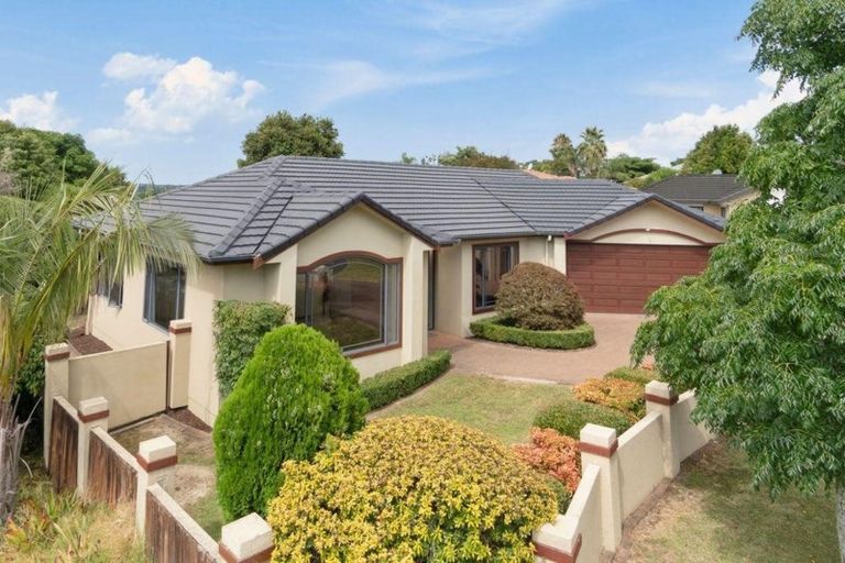 Photo of property in 19 Rosetti Rise, West Harbour, Auckland, 0618