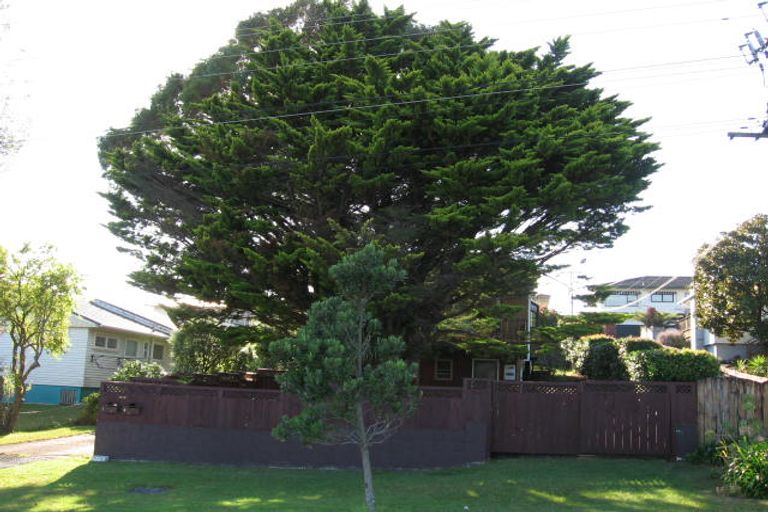 Photo of property in 2/717 East Coast Road, Browns Bay, Auckland, 0630