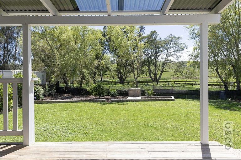 Photo of property in 74 Awaroa Road, Helensville, 0800