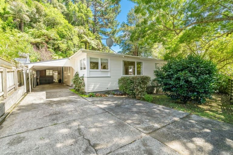 Photo of property in 96 Pinehaven Road, Pinehaven, Upper Hutt, 5019