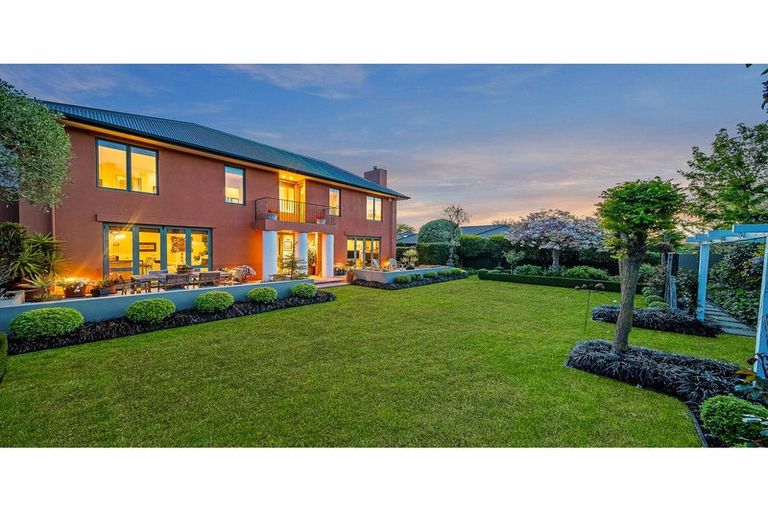 Photo of property in 16 Ridgewood Place, Shirley, Christchurch, 8061