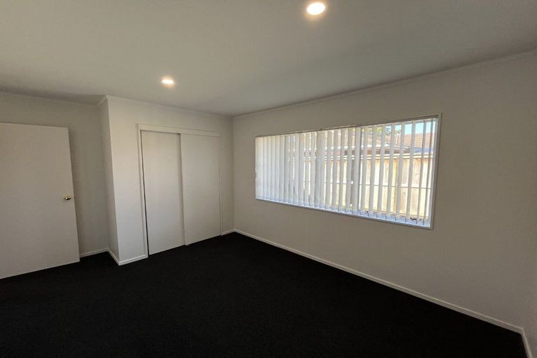 Photo of property in 2 Framalda Place, Conifer Grove, Takanini, 2112