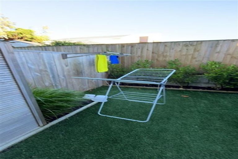 Photo of property in 9/24 Yeovil Road, Te Atatu Peninsula, Auckland, 0610