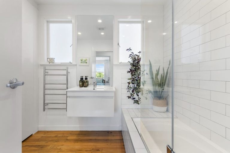 Photo of property in 45 Birkdale Road, Birkdale, Auckland, 0626