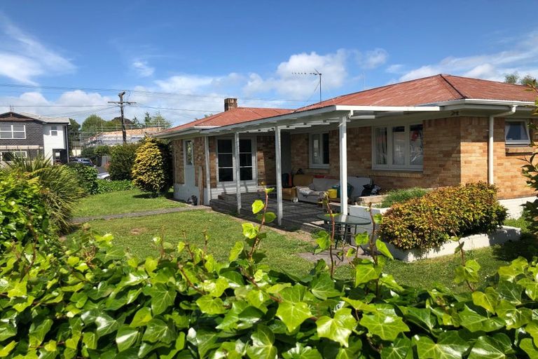 Photo of property in 1 Snead Place, Hamilton East, Hamilton, 3216