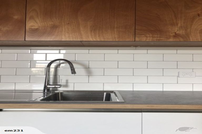 Photo of property in 5b Salmont Place, Kelburn, Wellington, 6012