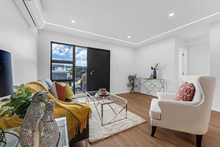 Photo of property in 4/1 Benita Place, Sunnyvale, Auckland, 0612