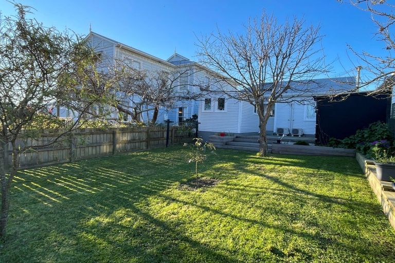 Photo of property in 82 Pirie Street, Mount Victoria, Wellington, 6011