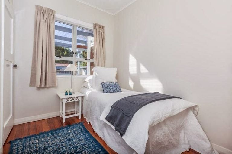 Photo of property in 22 Kiwitea Street, Sandringham, Auckland, 1041