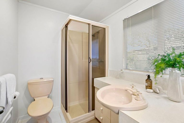 Photo of property in 11 Chatswood Grove, Fitzroy, New Plymouth, 4312