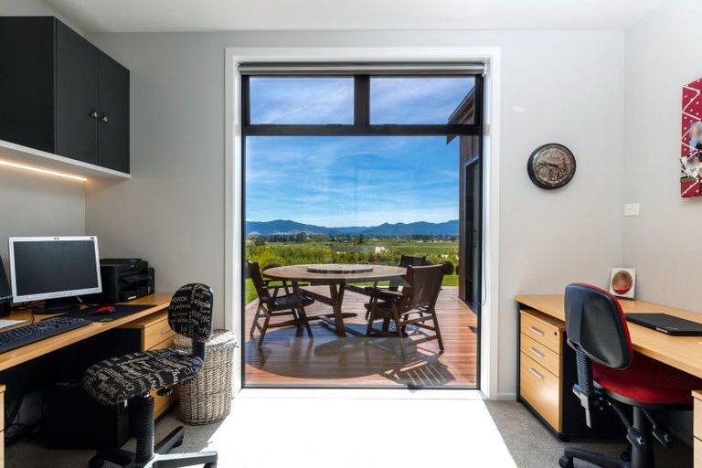 Photo of property in 21 Dry Hills Lane, Riverlands, 7274