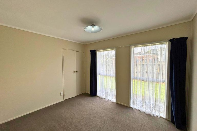 Photo of property in 52 Kurnell Drive, Botany Downs, Auckland, 2010