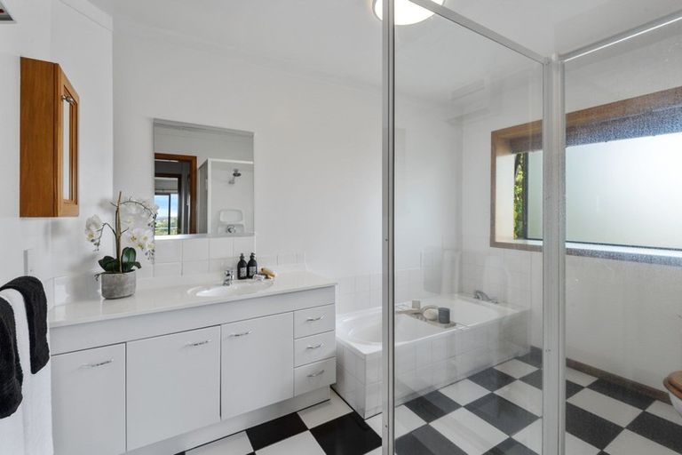 Photo of property in 12 Lucknow Place, Cashmere, Christchurch, 8022