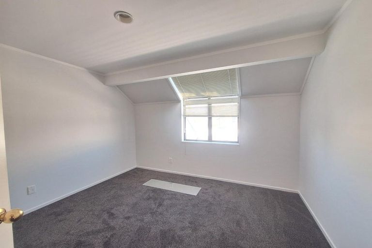 Photo of property in 1/1 Takutai Avenue, Bucklands Beach, Auckland, 2012