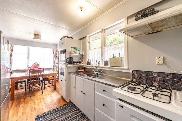 Photo of property in 64 Wikitoria Road, Putiki, Whanganui, 4501