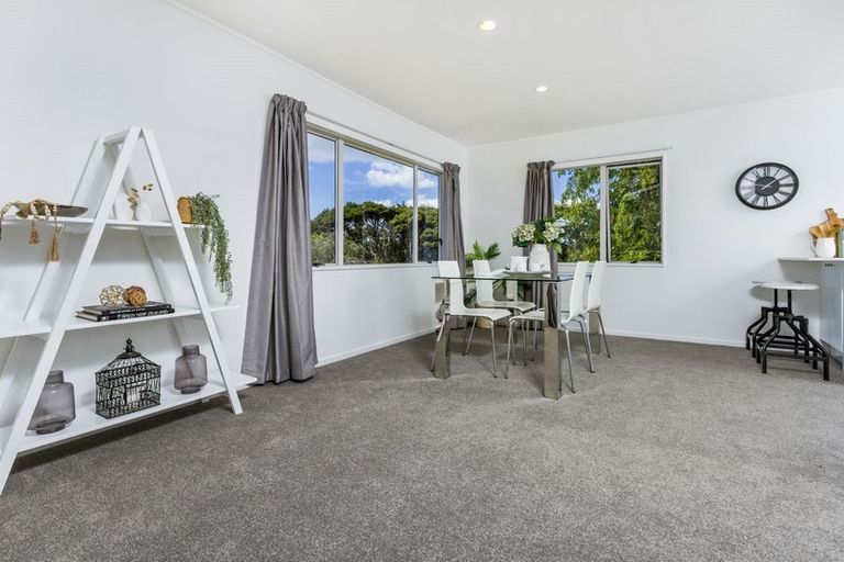 Photo of property in 2/13 Valecrest Place, Bayview, Auckland, 0629