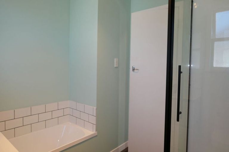 Photo of property in 132 Broderick Road, Johnsonville, Wellington, 6037