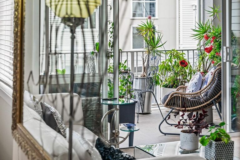 Photo of property in 73 Parkside Drive, Orewa, 0931