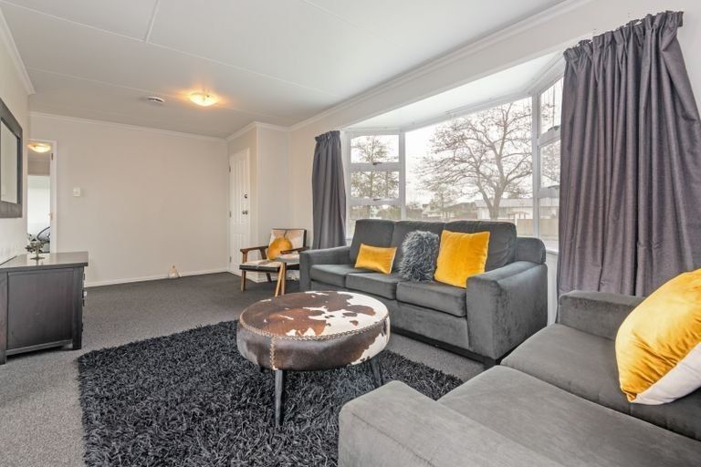 Photo of property in 32 Cumberland Place, Kelvin Grove, Palmerston North, 4414