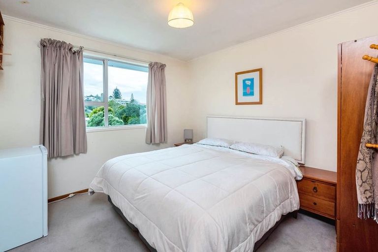 Photo of property in 16 Sequoia Place, Sunnynook, Auckland, 0620