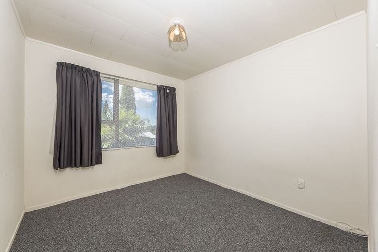 Photo of property in 4 Kayle Glen, West Harbour, Auckland, 0618