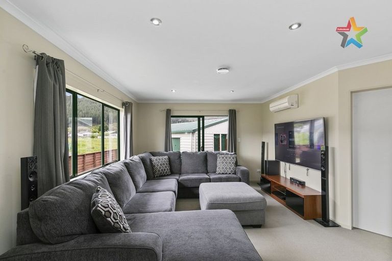 Photo of property in 25 Grimsby Grove, Wainuiomata, Lower Hutt, 5014