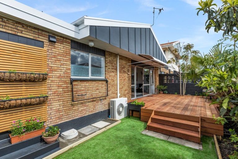 Photo of property in 2/6 Lindsay Street, Havelock North, 4130