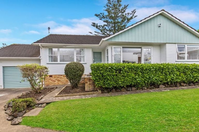 Photo of property in 4 Portadown Avenue, Pakuranga Heights, Auckland, 2010