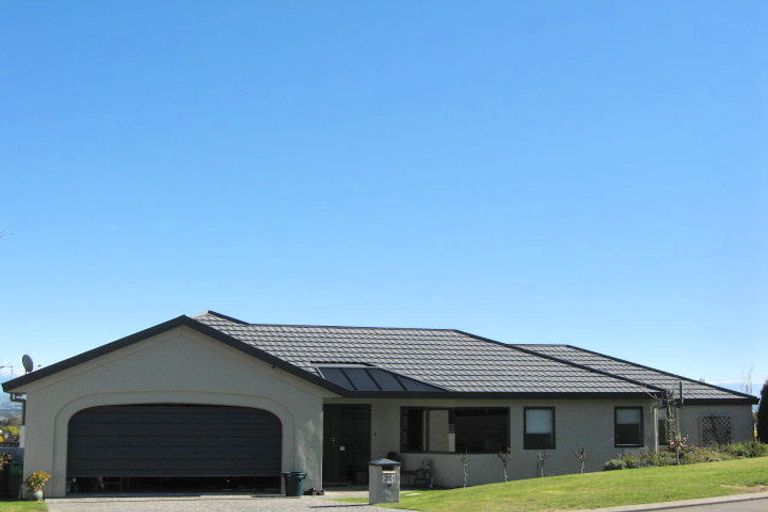 Photo of property in 20 Hikanui Drive, Havelock North, 4130