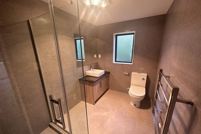 Photo of property in 10c Neilon Place, Northcross, Auckland, 0632