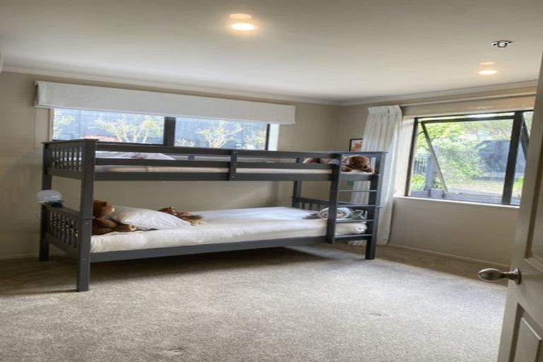 Photo of property in 2 Ellivani Rise, Pukekohe, 2120