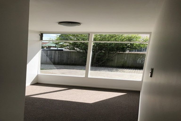 Photo of property in 27 Middlepark Road, Sockburn, Christchurch, 8042