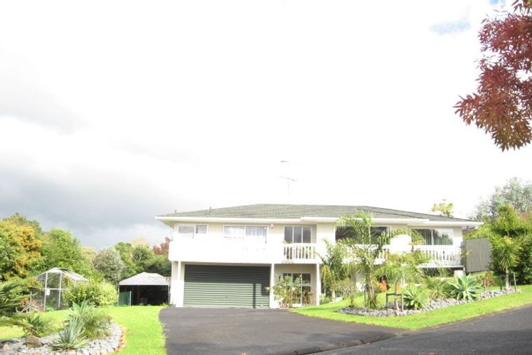 Photo of property in 1 Gibson Place, Mellons Bay, Auckland, 2014