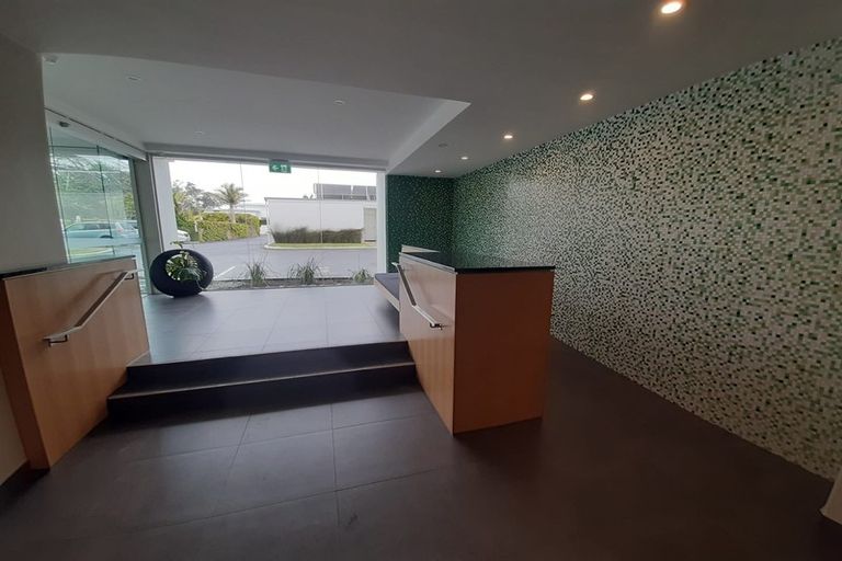 Photo of property in 38/45 Stanley Point Road, Stanley Point, Auckland, 0624