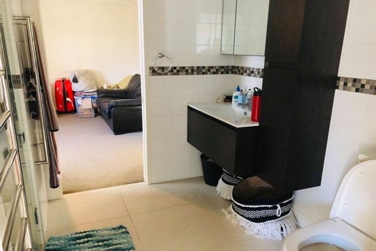 Photo of property in 117a Carlisle Road, Northcross, Auckland, 0632