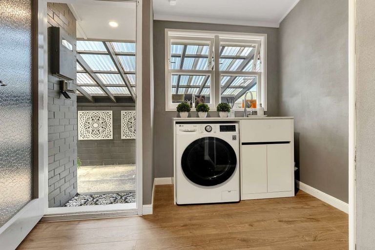 Photo of property in 4 Tawavale Street, Pukehangi, Rotorua, 3015