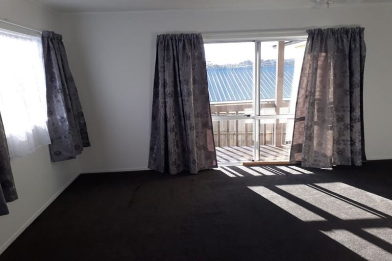 Photo of property in 5 Arlette Place, Massey, Auckland, 0614