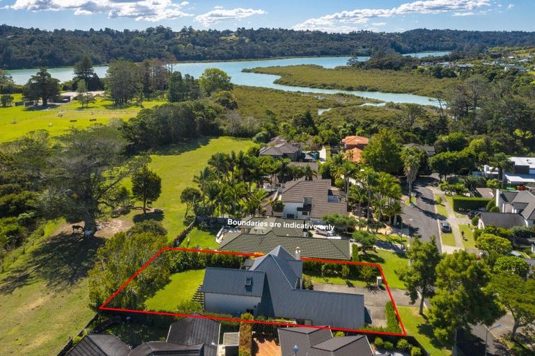 Photo of property in 4 Monkton Close, Greenhithe, Auckland, 0632