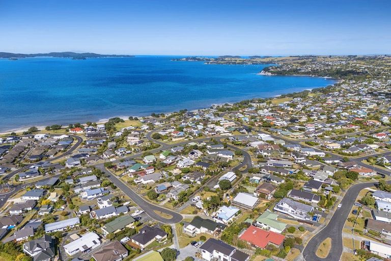 Photo of property in 39 Merehai Place, Snells Beach, 0920