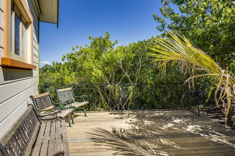 Photo of property in 1 Lawrence Road, Hospital Hill, Napier, 4110