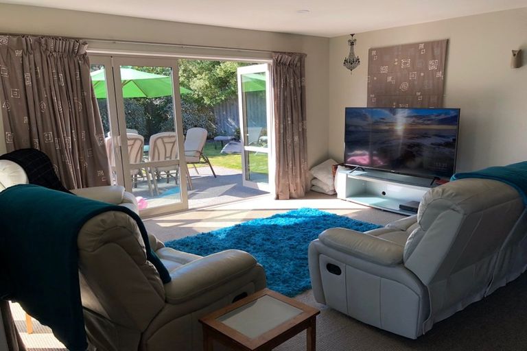 Photo of property in 20 Foresters Crescent, Parklands, Christchurch, 8083