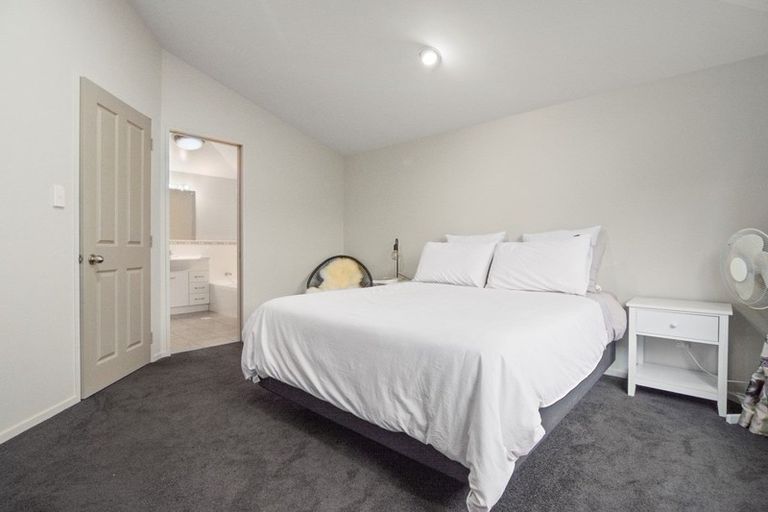 Photo of property in 2/20 Ruakiwi Road, Hamilton Lake, Hamilton, 3204