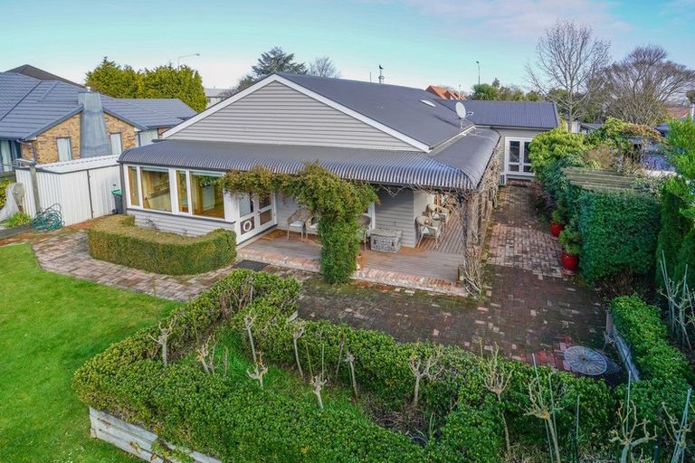 Photo of property in 130 Memorial Avenue, Burnside, Christchurch, 8053