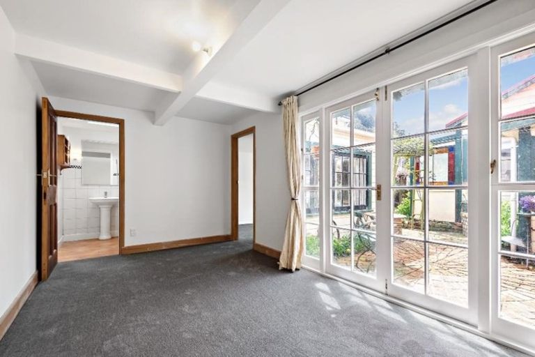 Photo of property in 7 Poplar Grove, Thorndon, Wellington, 6011